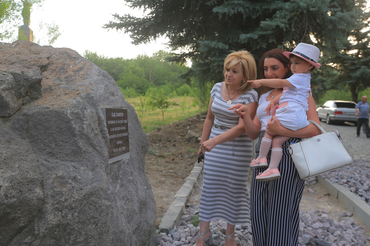 «Мы помним», или «Нет войне»: Русский дом в Армении запустил...