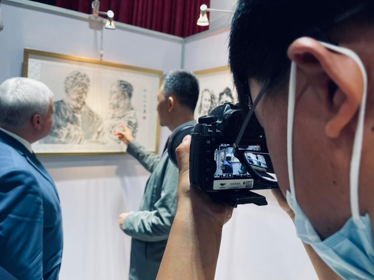 12 июля в Русском доме в Пекине открылась выставка живописи ...
